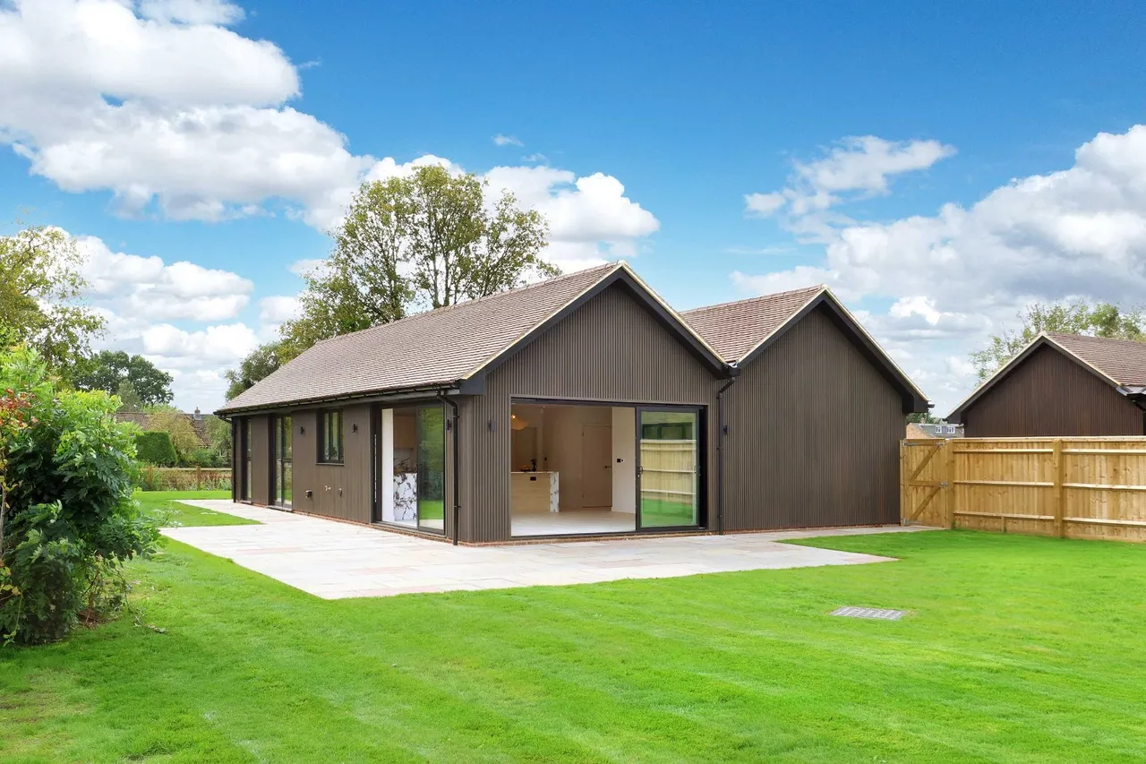 Rookery Meadow, Holmer Green, HP15, photo 16