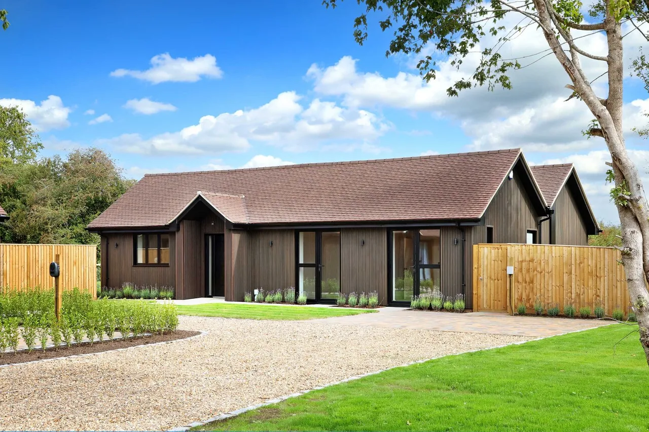 3 bed house for sale, Rookery Meadow, Holmer Green, HP15
