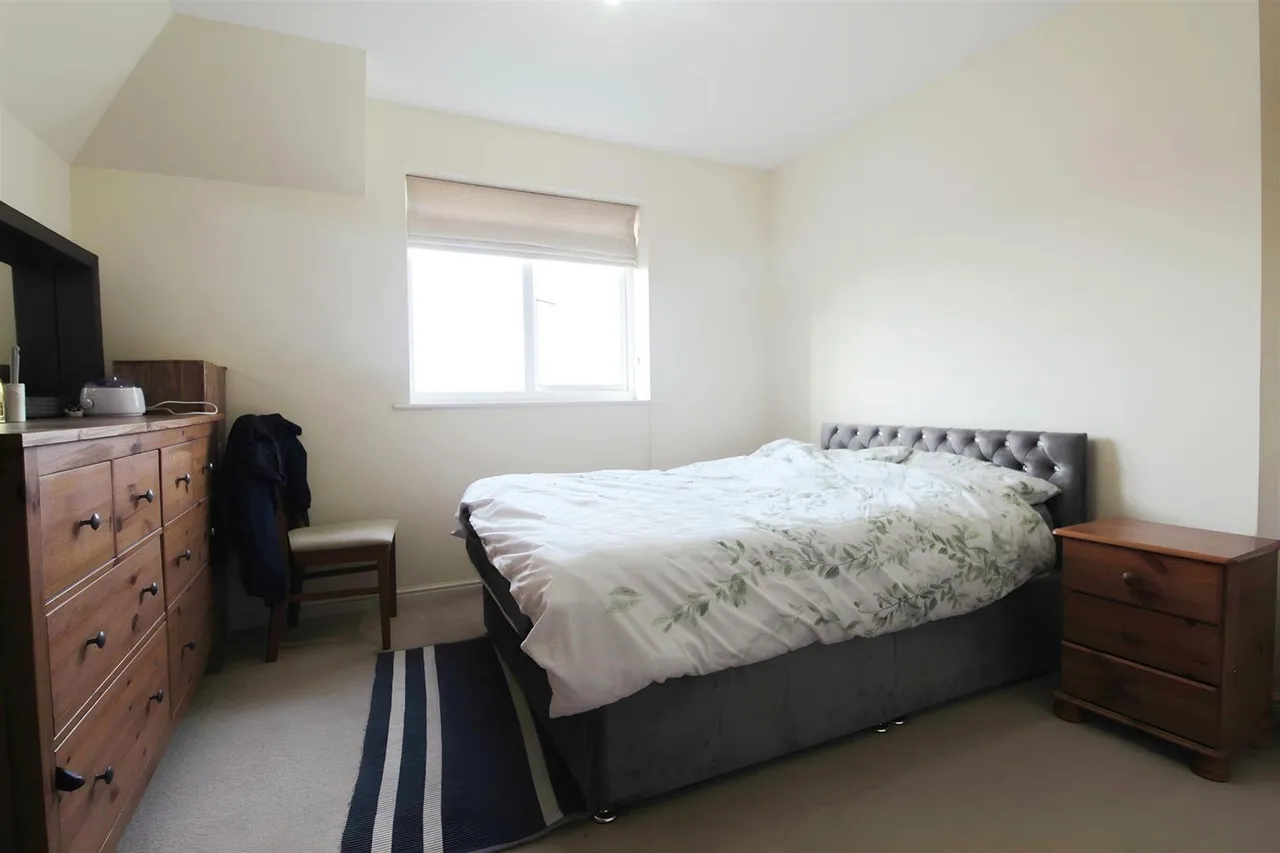 Bower Way, Slough, photo 6