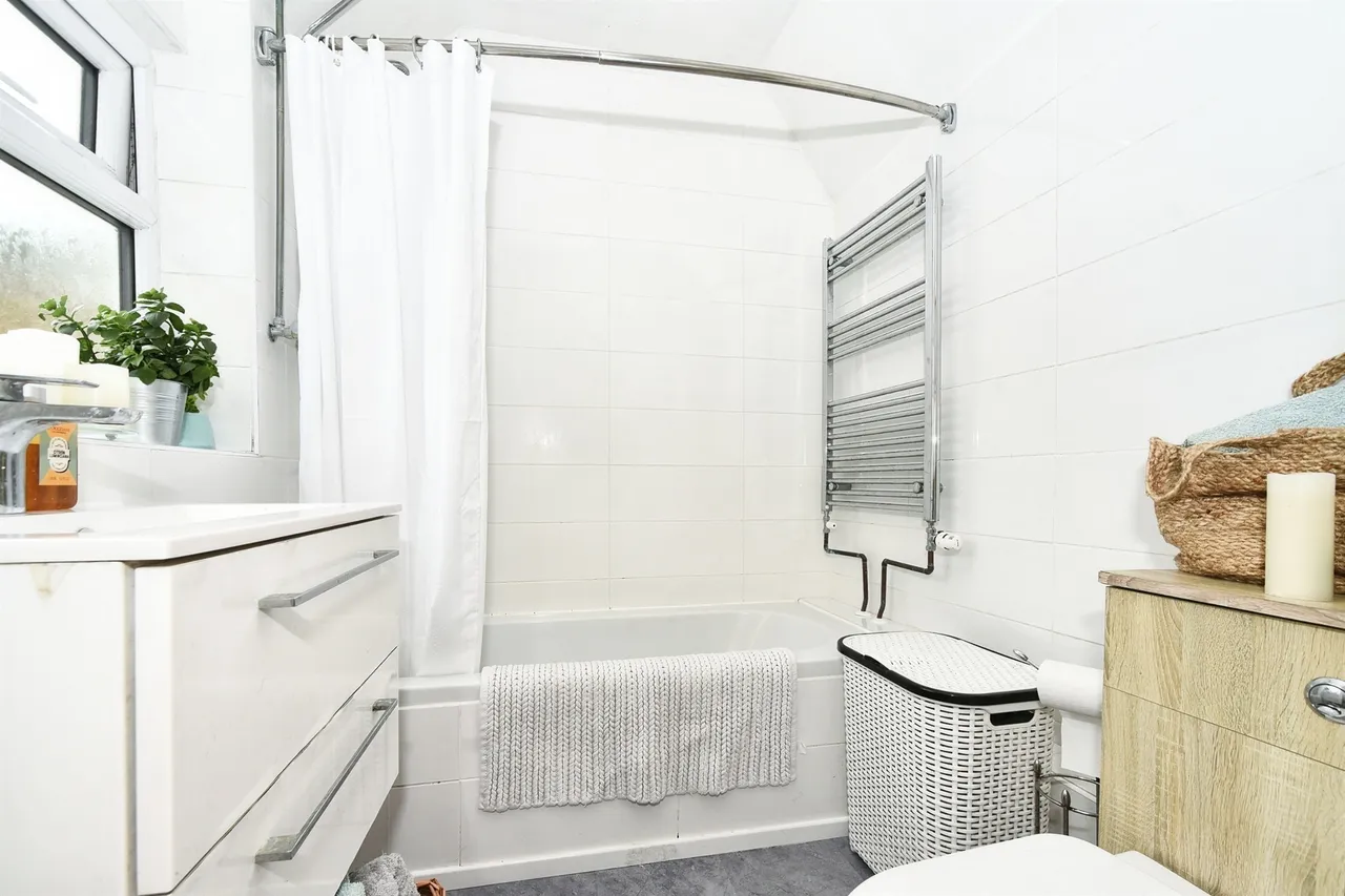 Wood Street, Calne, SN11, photo 8