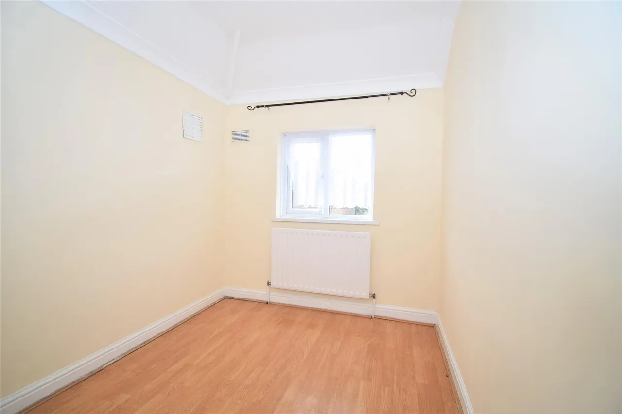 Crescent Road, Dagenham, photo 6