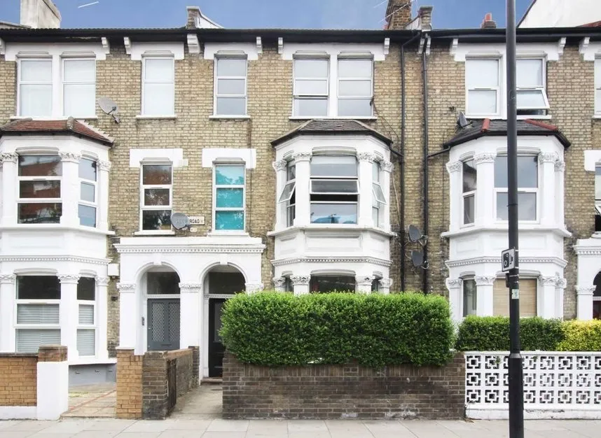2 bed flat to rent — Askew Road, Shepherds Bush, W12