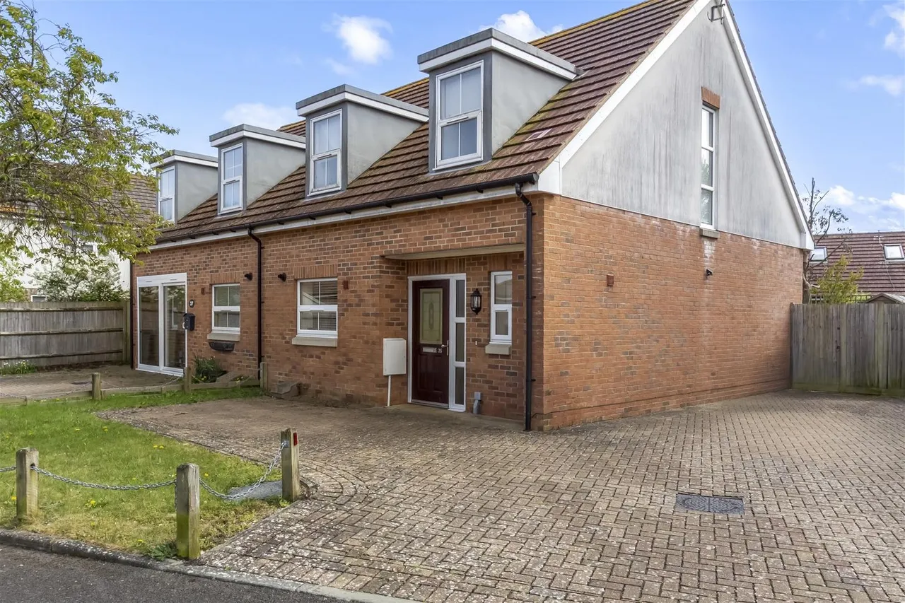 3 bed house for sale — Glenbarrie Way, Ferring, Worthing