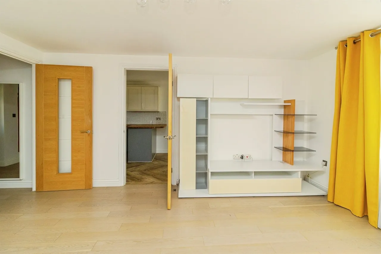 Cadeby Court, Broughton, MK10, photo 6