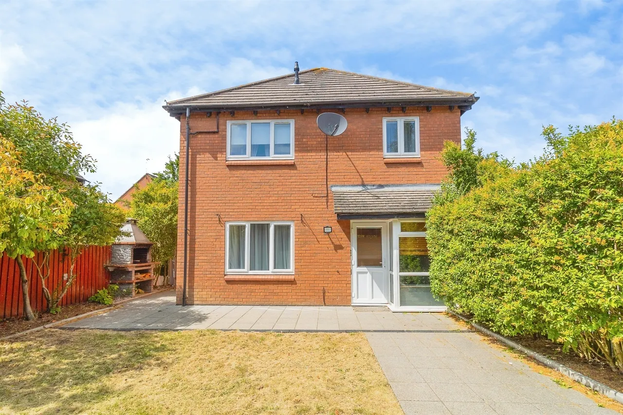 Cadeby Court, Broughton, MK10, photo 2