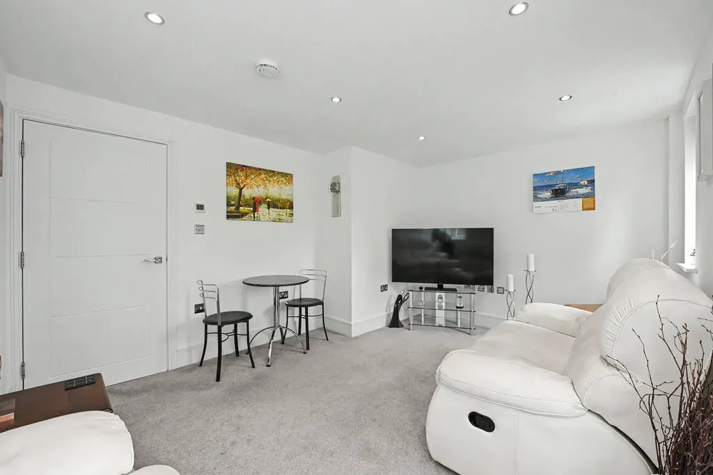 London Road, Aston Clinton, Buckinghamshire, HP22 5LB, photo 12