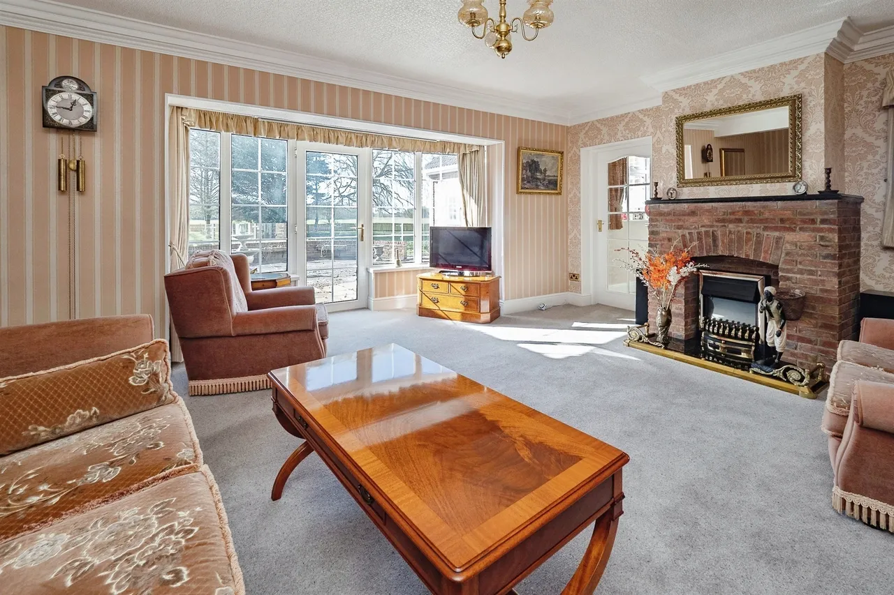 Routh, Beverley, photo 2