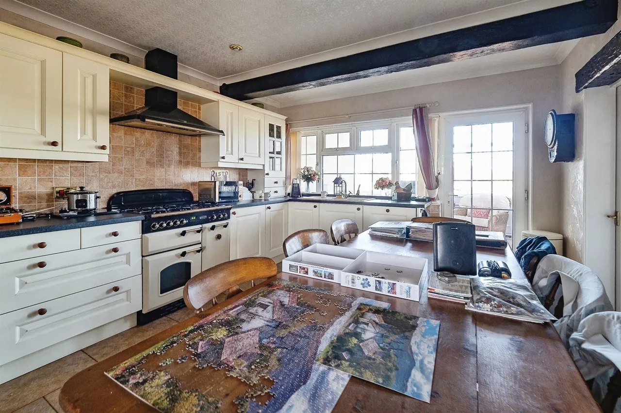 Routh, Beverley, photo 3