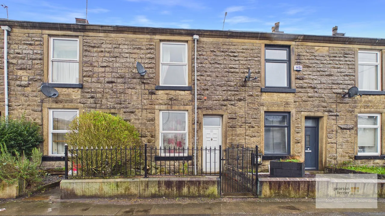 2 bed house for sale — Bury Road, Tottington, Bury, BL8 3DY