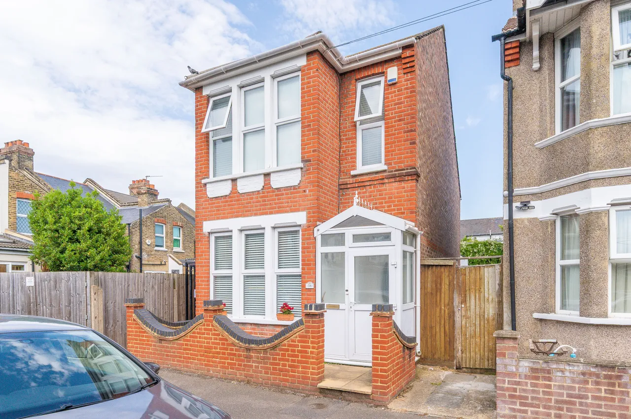 3 bed house for sale — 38 Haslemere Road, Thornton Heath