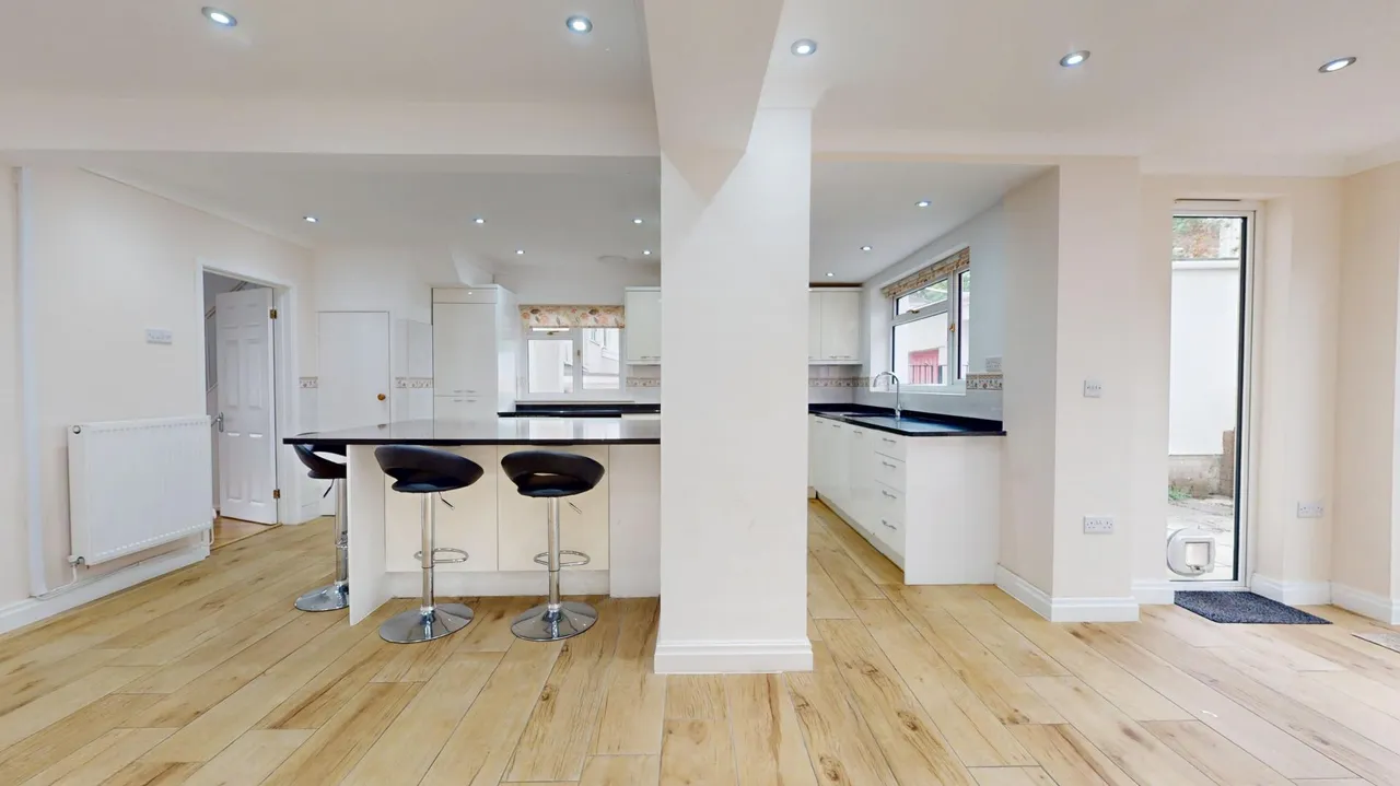Woodfield Avenue, Radyr, CF15, photo 2