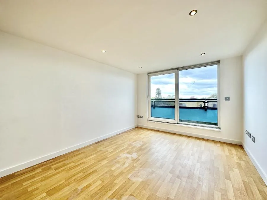 Southwell Park Road, Camberley, GU15, photo 3