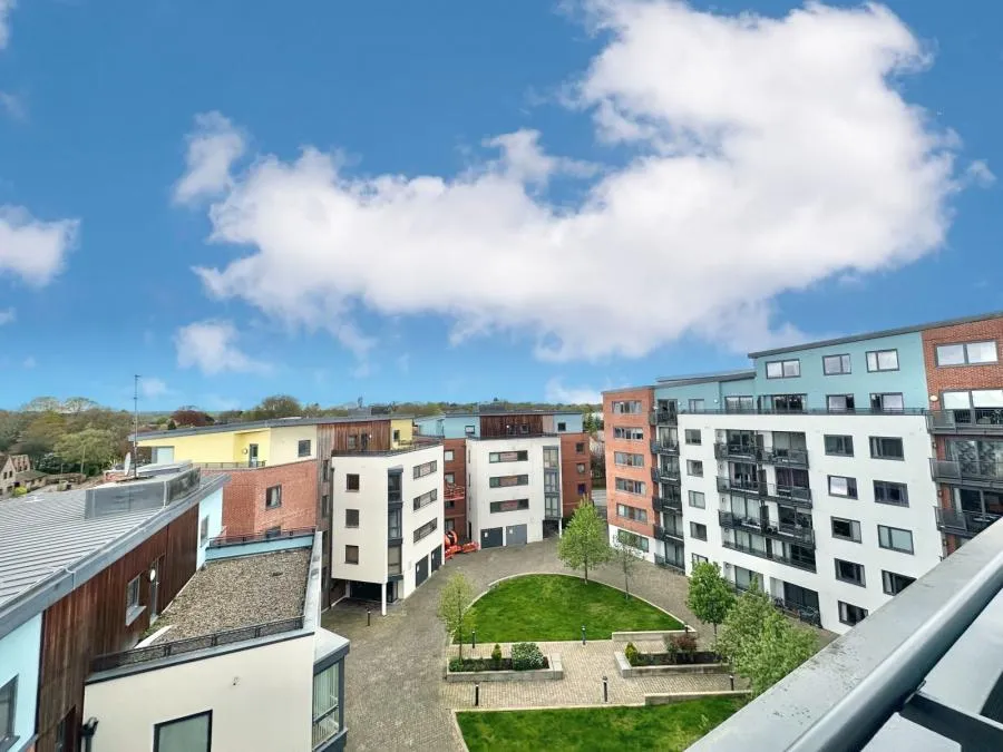 1 bed flat for sale, Southwell Park Road, Camberley, GU15