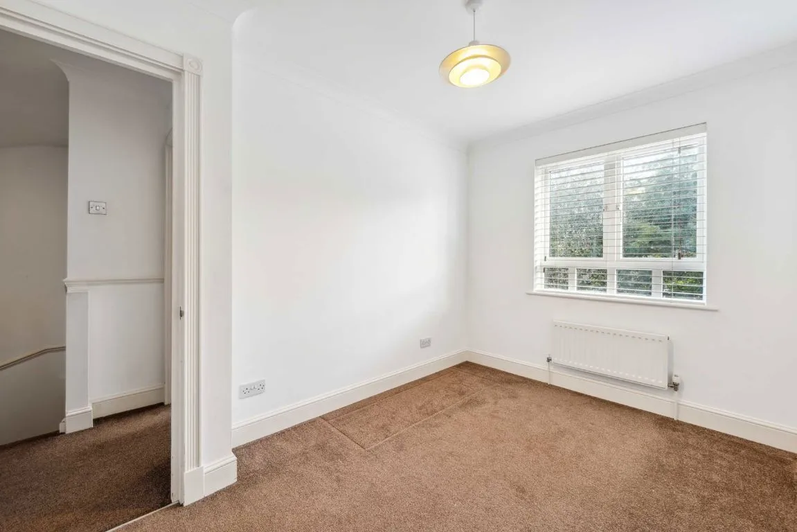 May Bate Avenue, KT2, photo 7