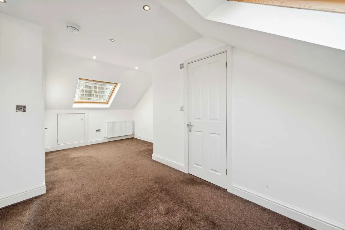 May Bate Avenue, KT2, photo 5