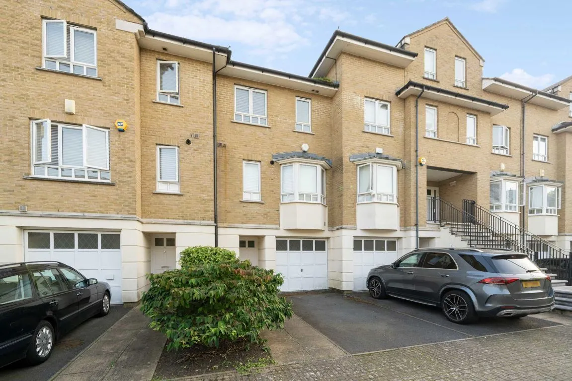 4 bed property to rent, May Bate Avenue, KT2
