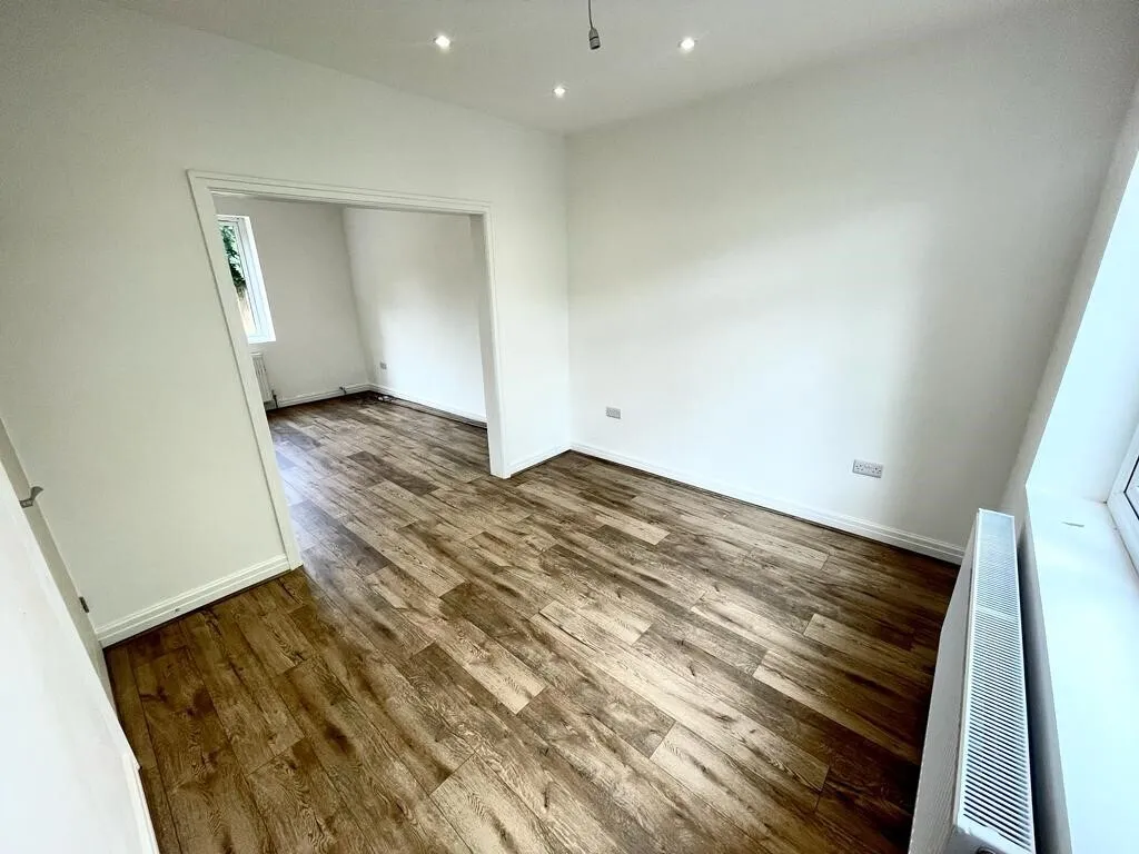 Addison Crescent, M16, photo 3