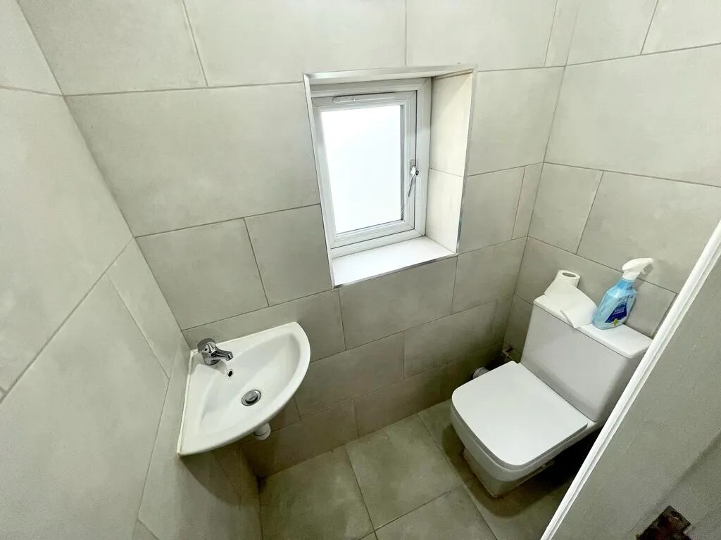 Addison Crescent, M16, photo 6