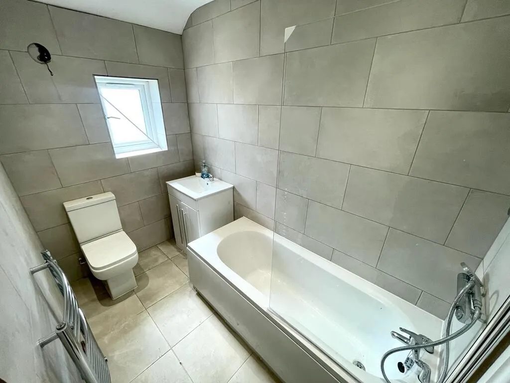 Addison Crescent, M16, photo 5