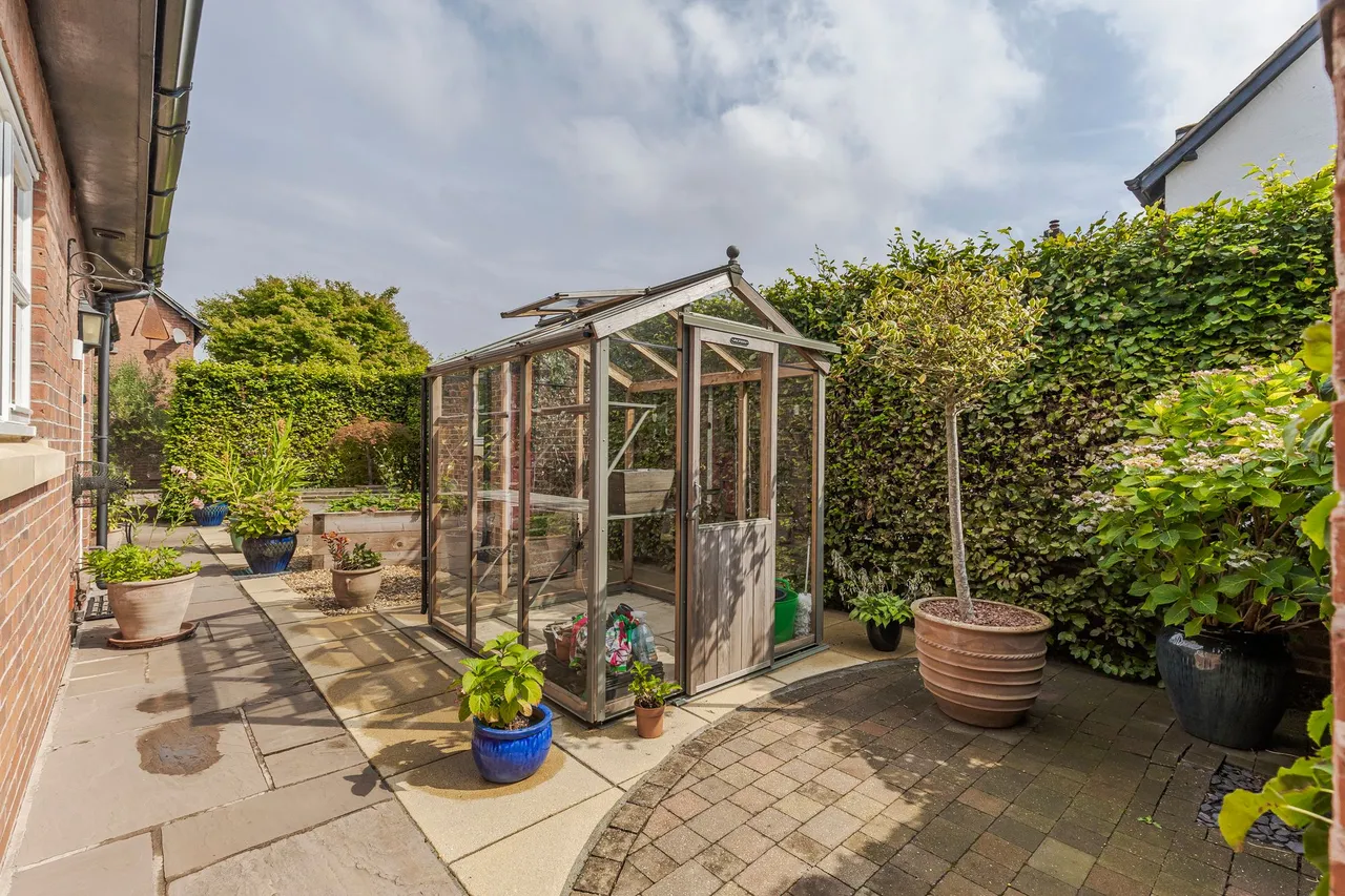 Orchard Close, Tarporley, photo 25
