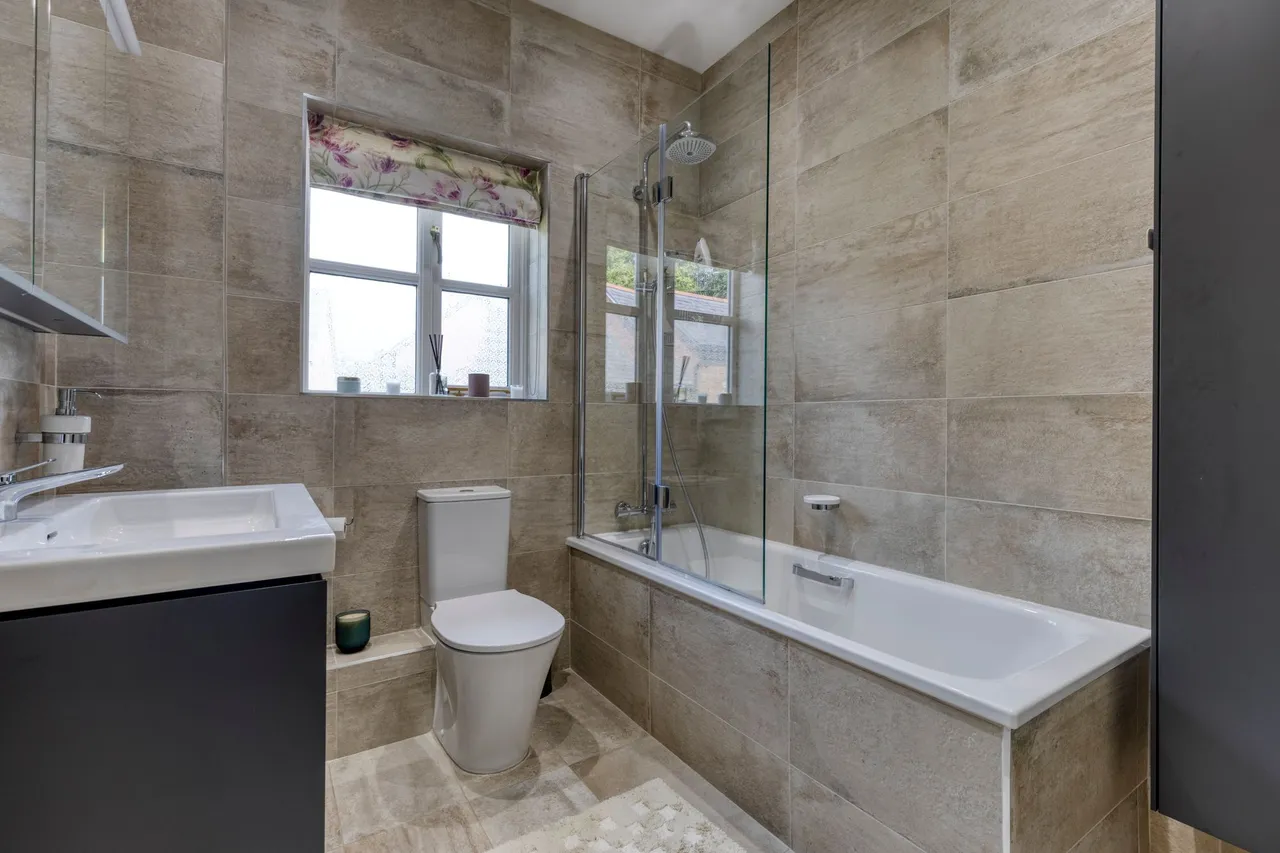 Orchard Close, Tarporley, photo 20