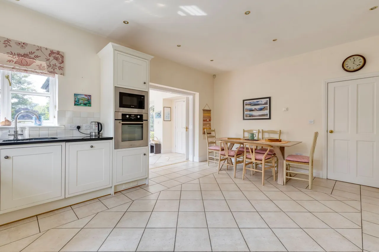 Orchard Close, Tarporley, photo 9