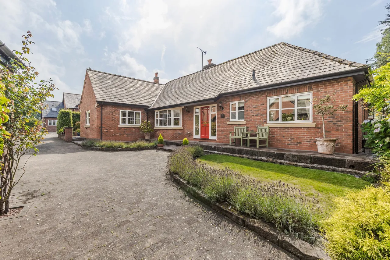 4 bed house for sale, Orchard Close, Tarporley