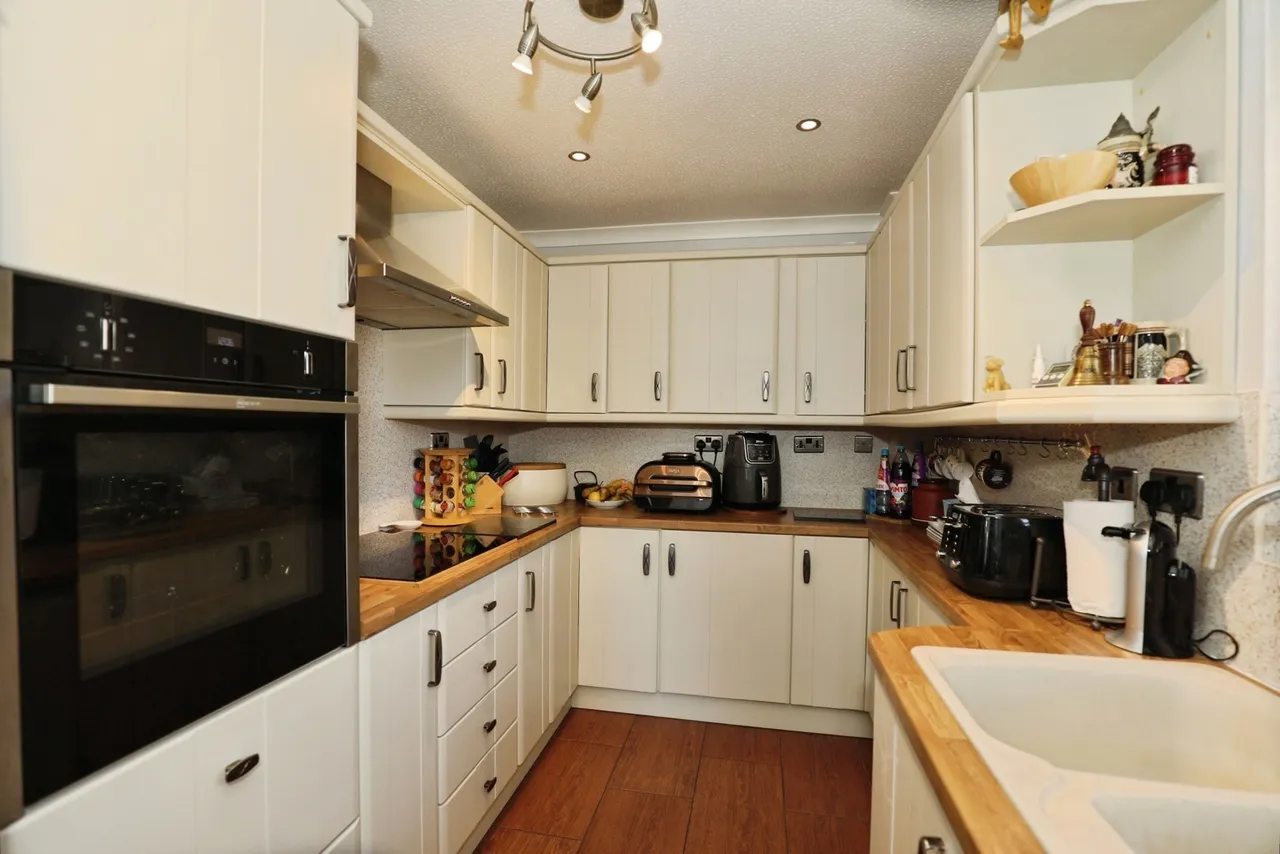 Hanbury Close, CREWE, Cheshire, CW2, photo 3
