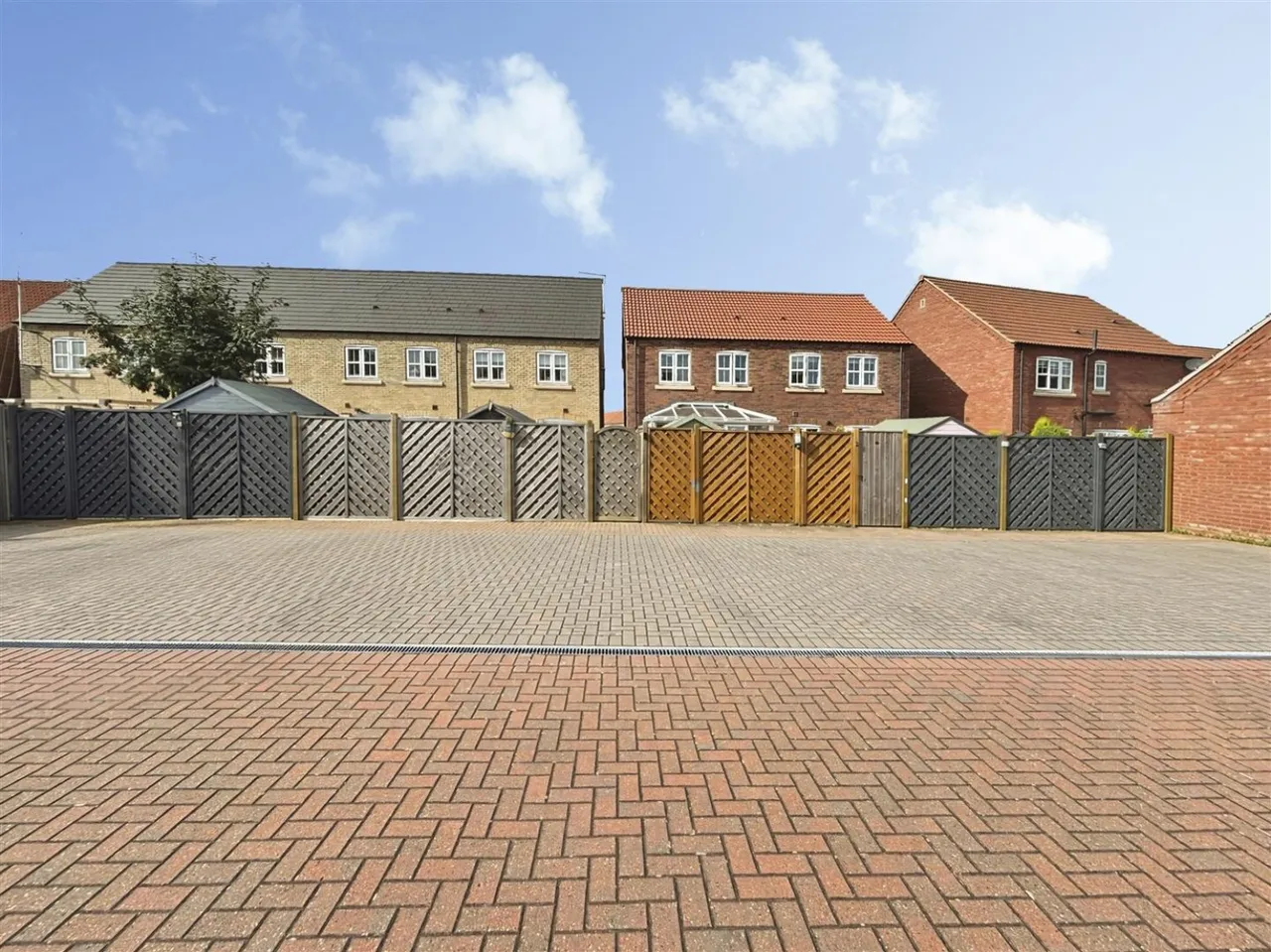 3 bed house for sale, Rutland Avenue, LN5