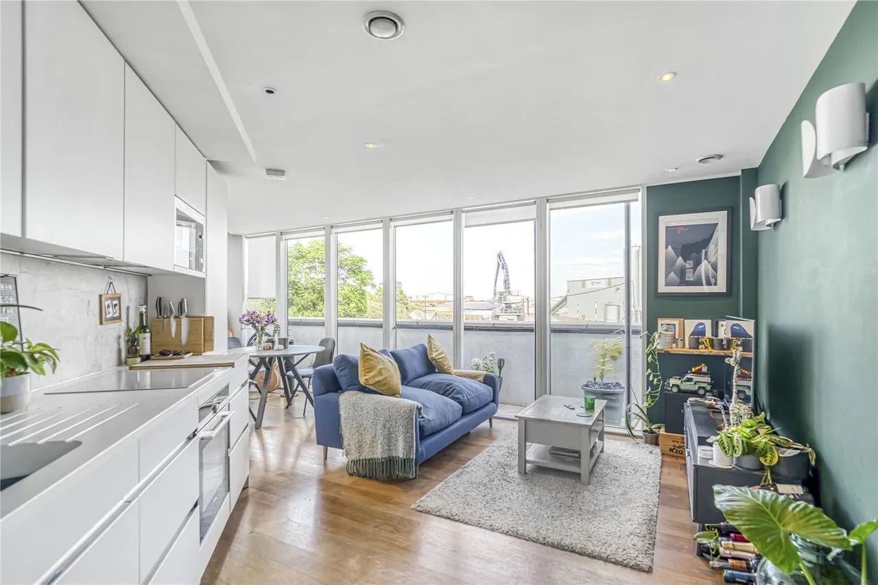 2 bed flat for sale — Queenstown Road, Battersea, SW8