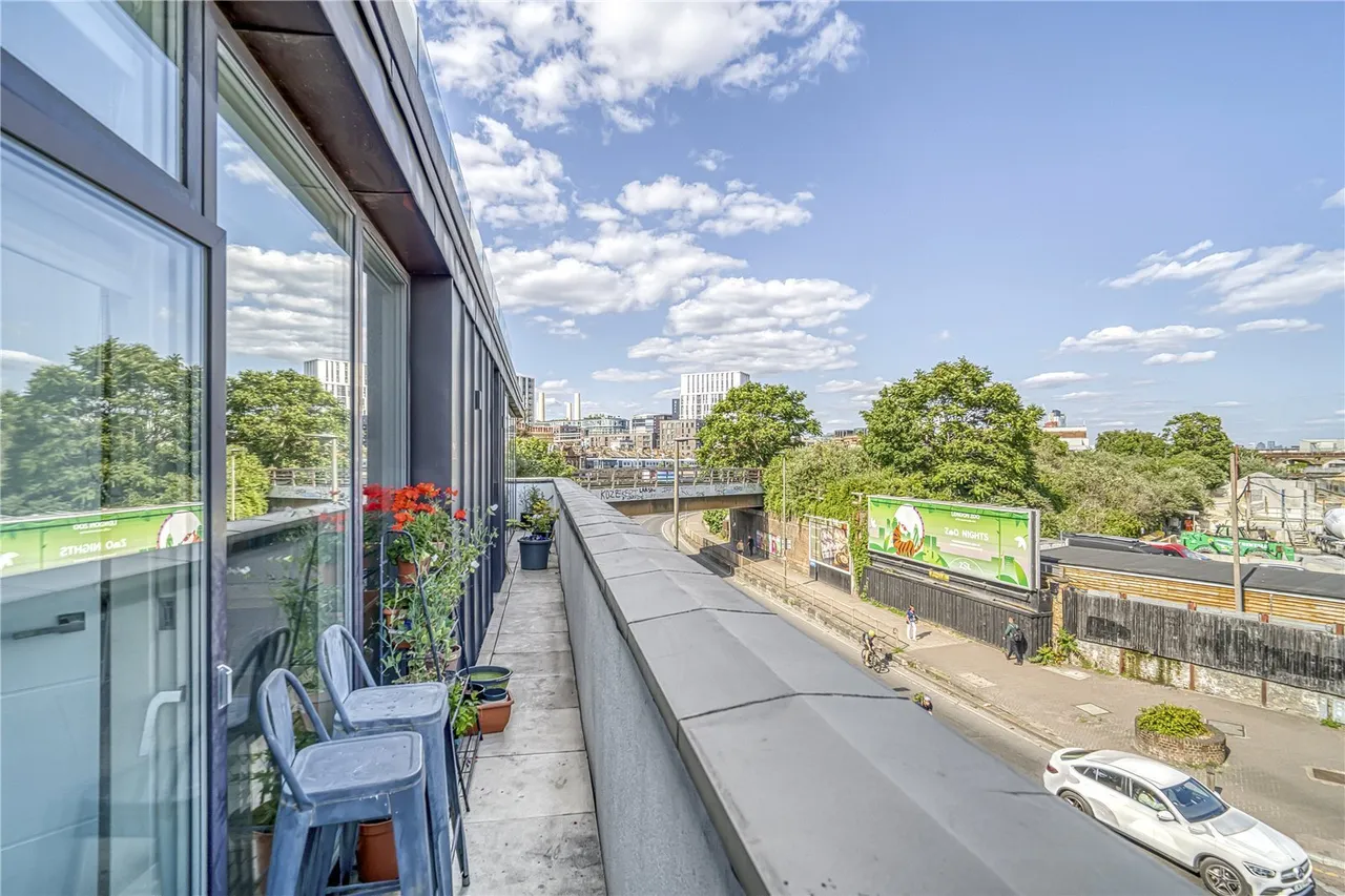 Queenstown Road, Battersea, SW8, photo 3