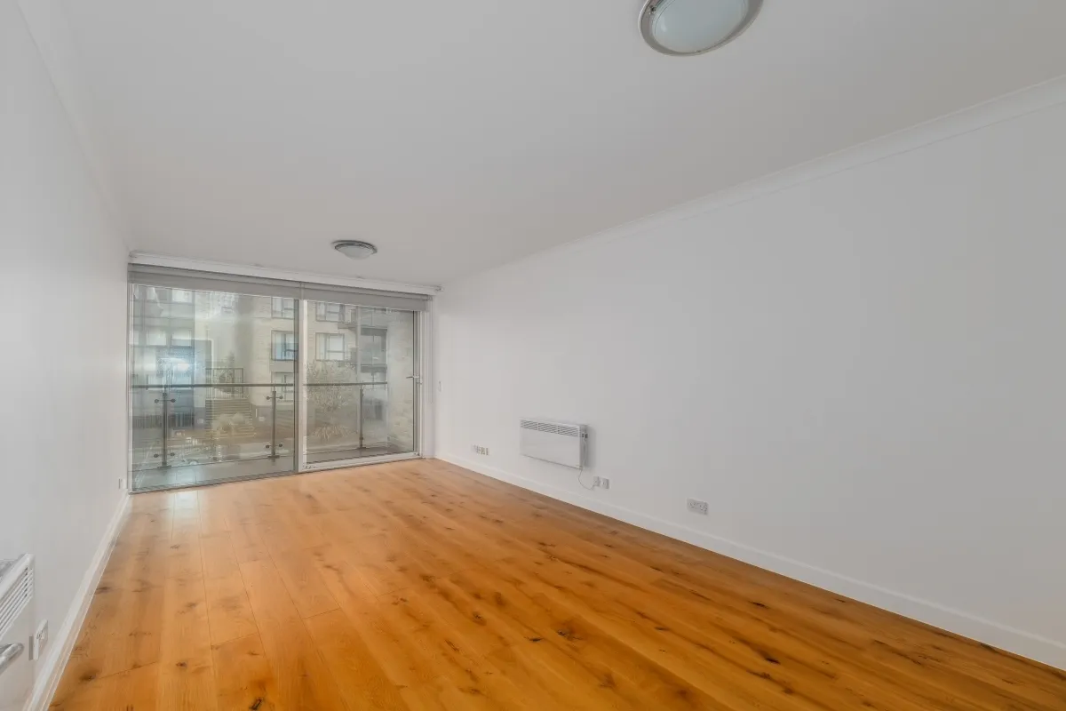 2 bed flat to rent, Boardwalk Place, E14