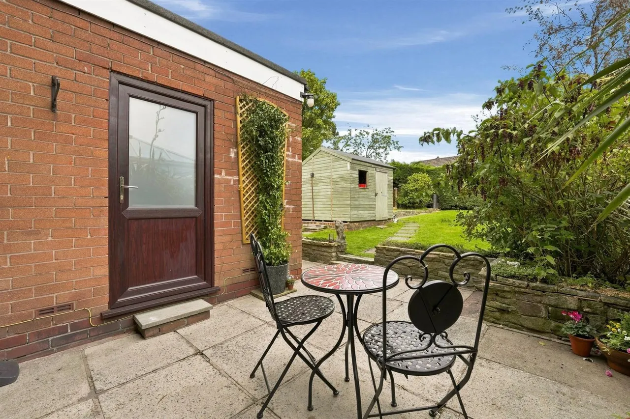 Barnfield Road, Bollington, photo 22