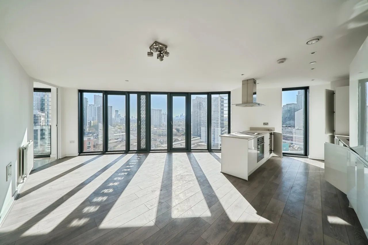 2 bed flat for sale — Station Street, London, E15