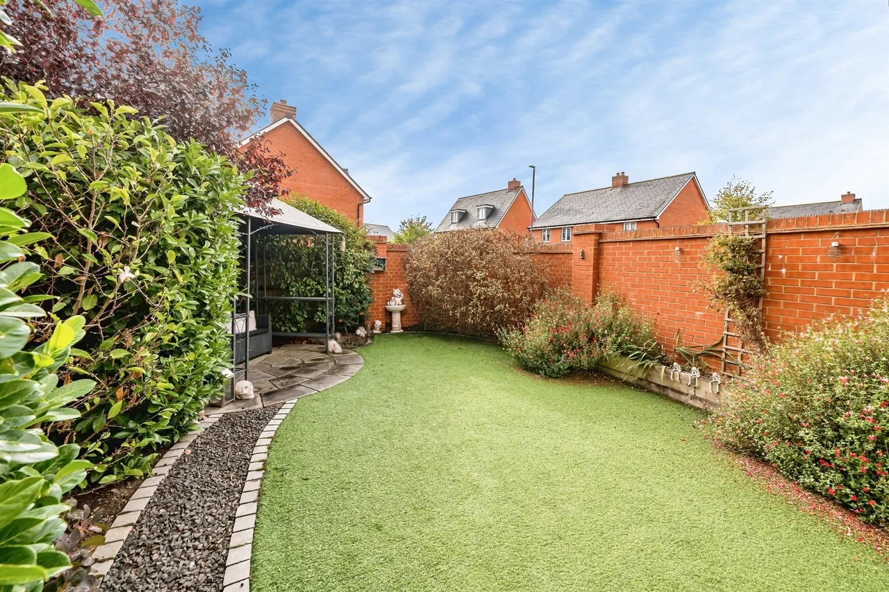 Barge Crescent, Broughton, HP22, photo 11