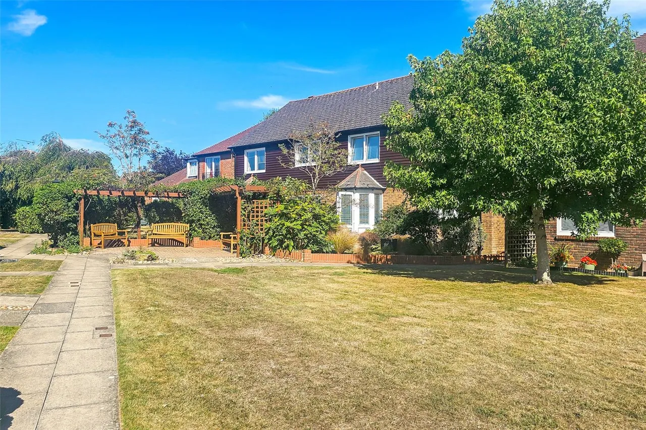 2 bed property for sale, The Street, Rustington, BN16