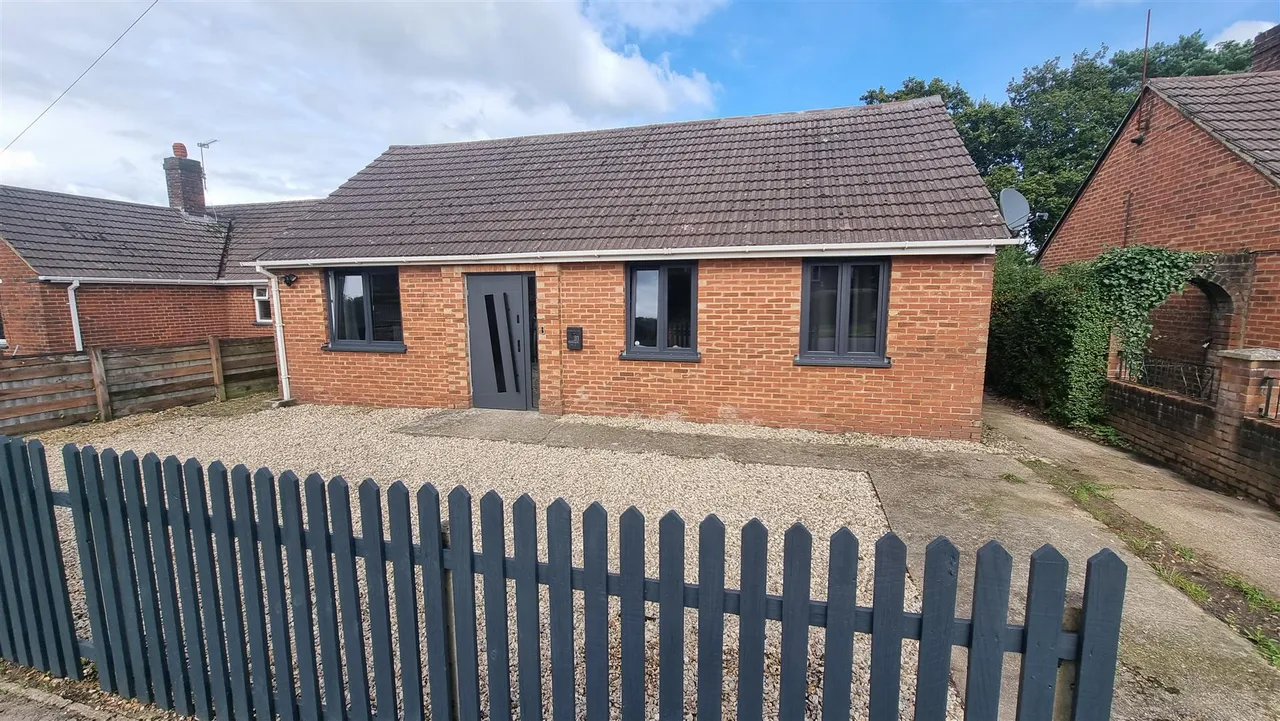 3 bed house for sale — Ford Lane, Ferndown
