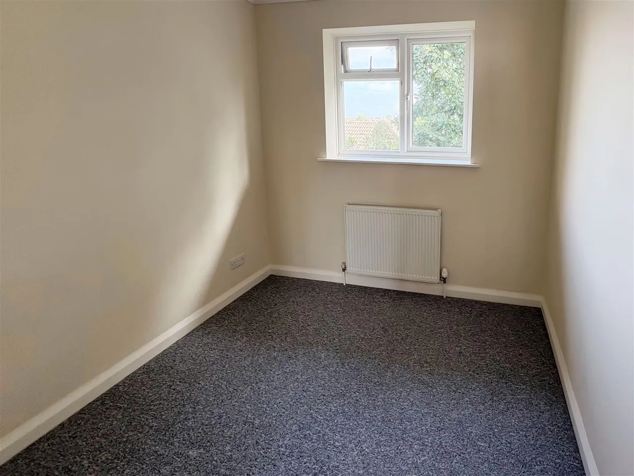 Dover Court, Fairlands, photo 10