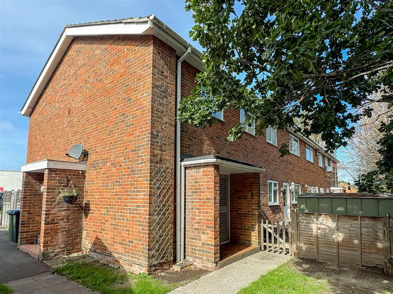 Dover Court, Fairlands, photo 13
