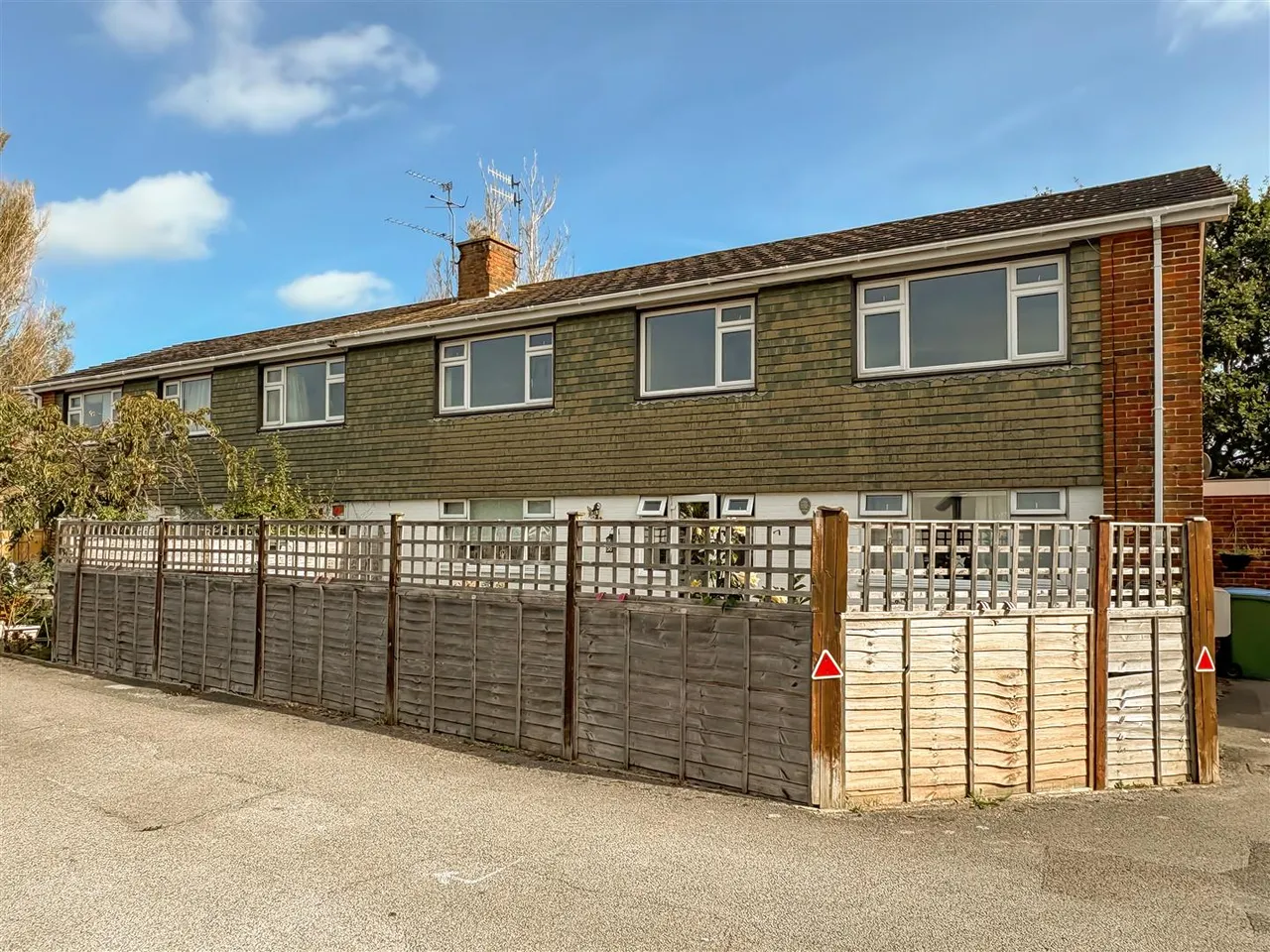 Dover Court, Fairlands, photo 15