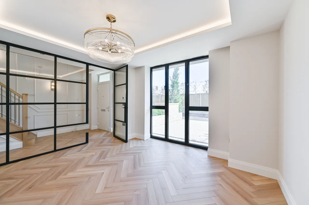 4 Winston Close, Haynt Walk, London, photo 3