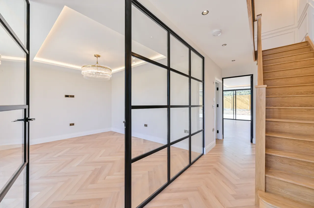 4 Winston Close, Haynt Walk, London, photo 12