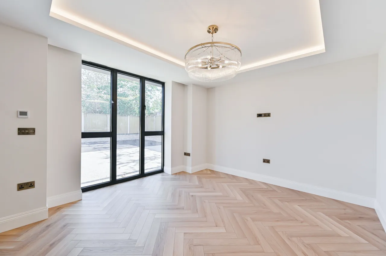 4 Winston Close, Haynt Walk, London, photo 11