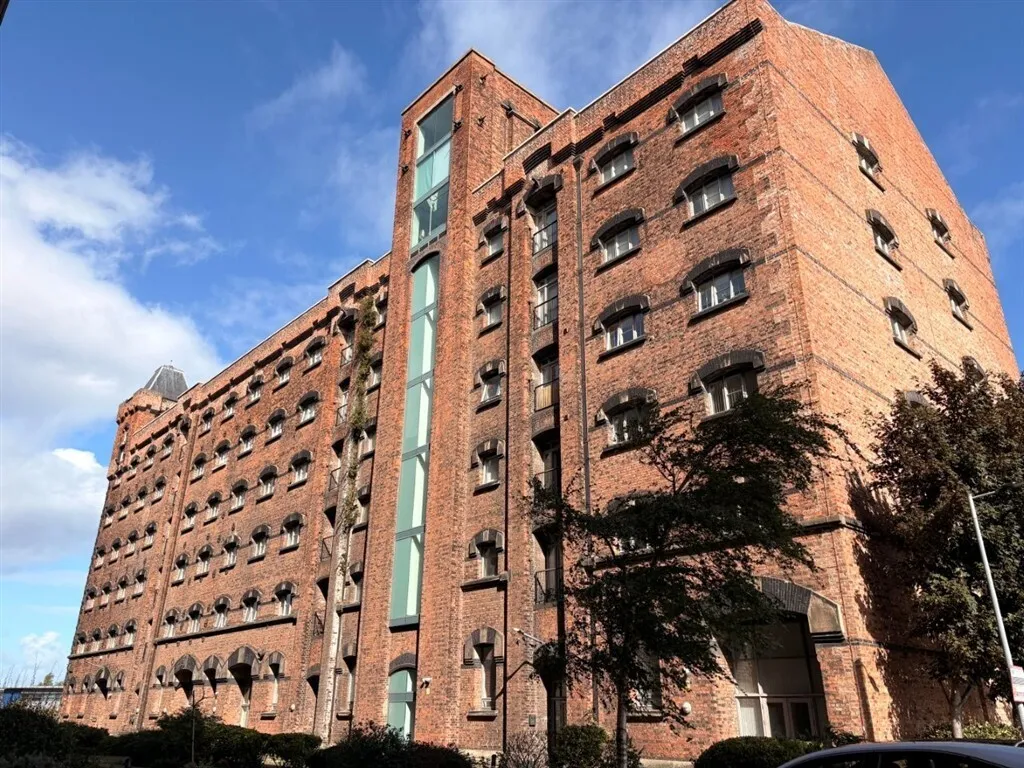 2 bed flat for sale, Dock Road, Birkenhead, CH41
