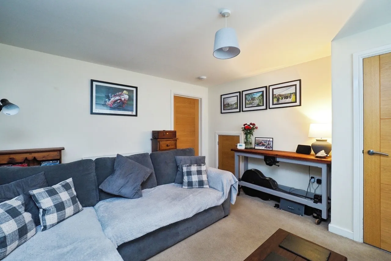 Pilot Drive, Hucknall, Nottingham, Nottinghamshire, NG15, photo 6