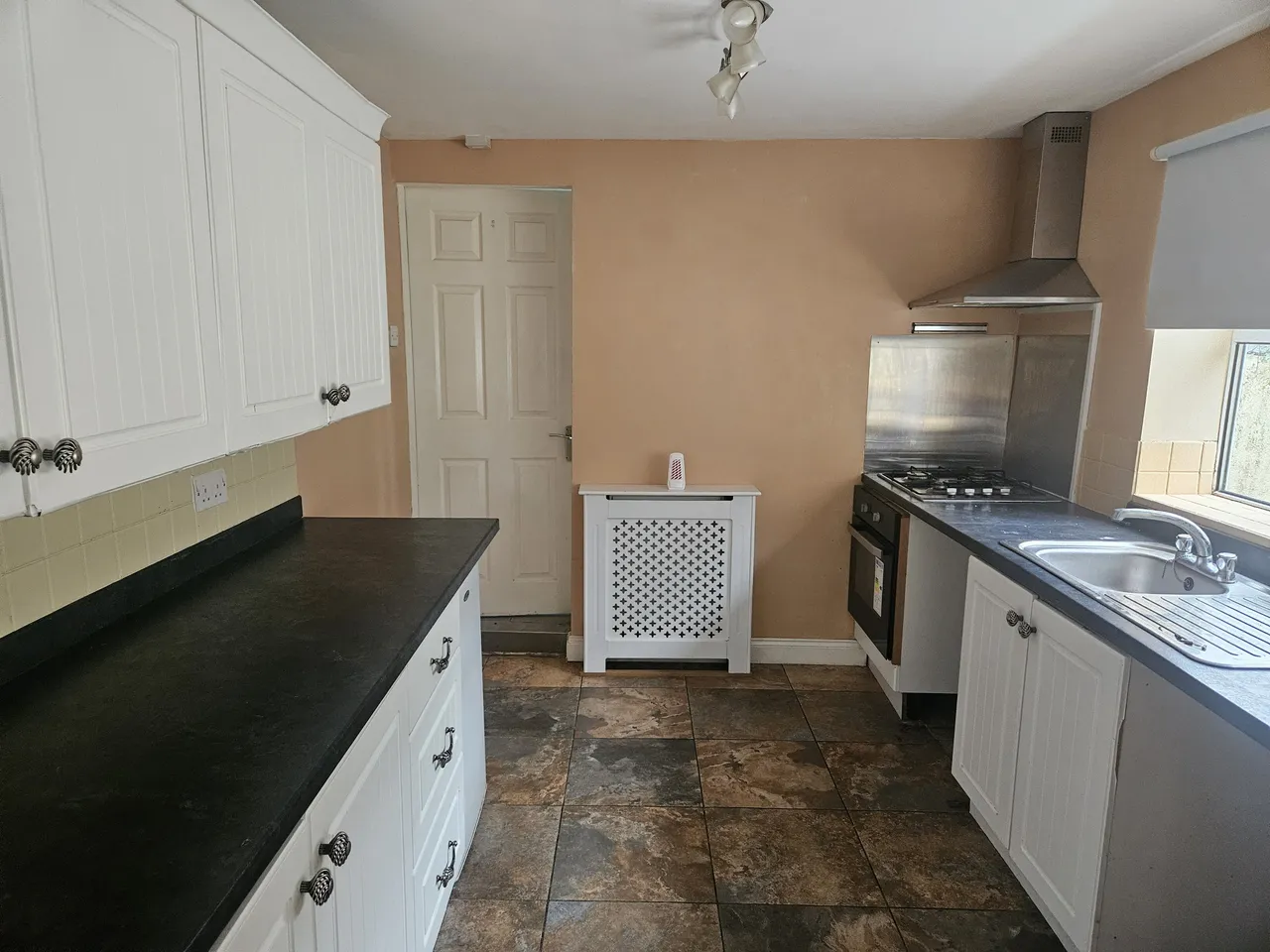 Farm Road, B68, photo 2