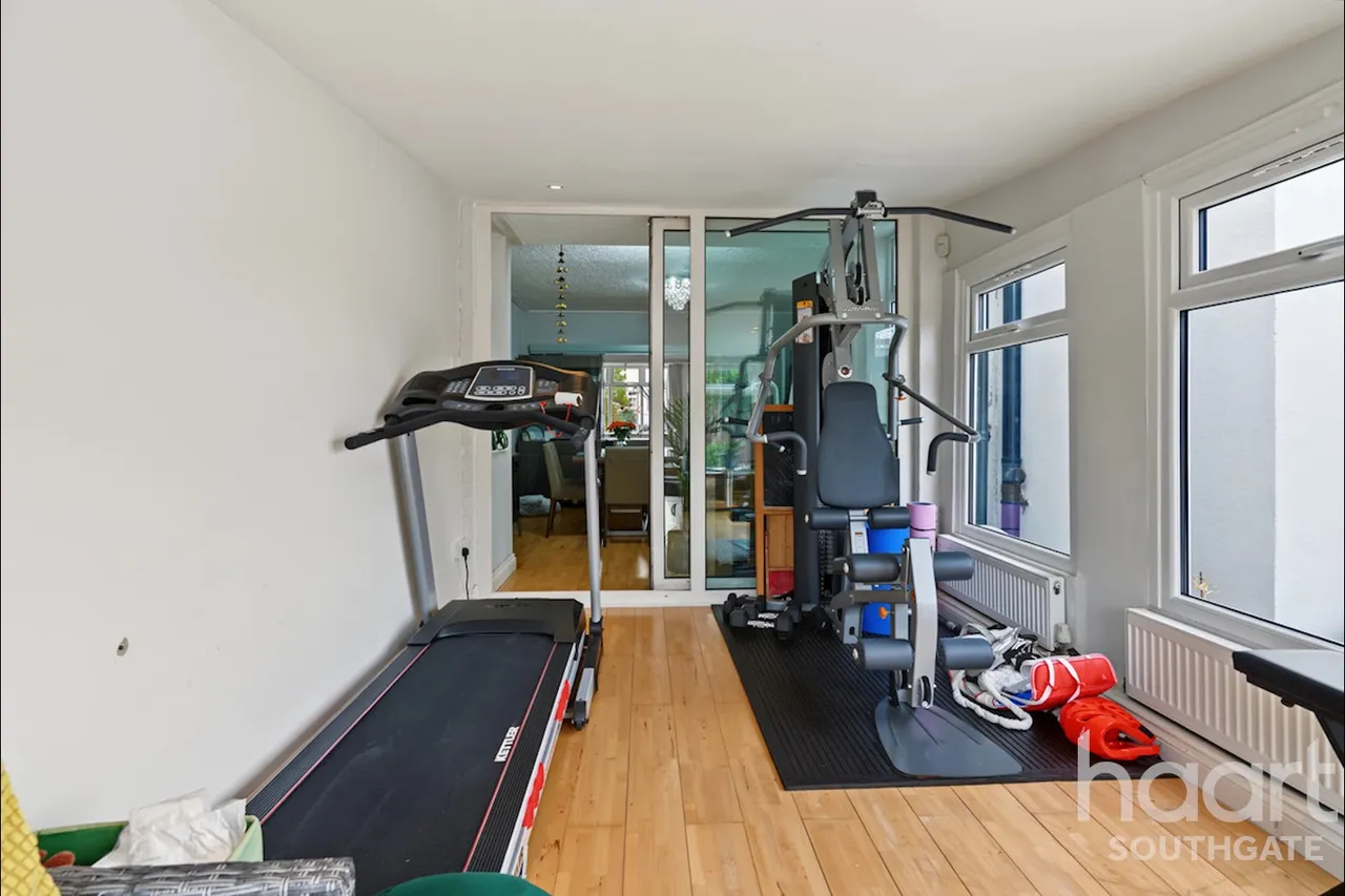 Chestnut Close, London, N14, photo 22