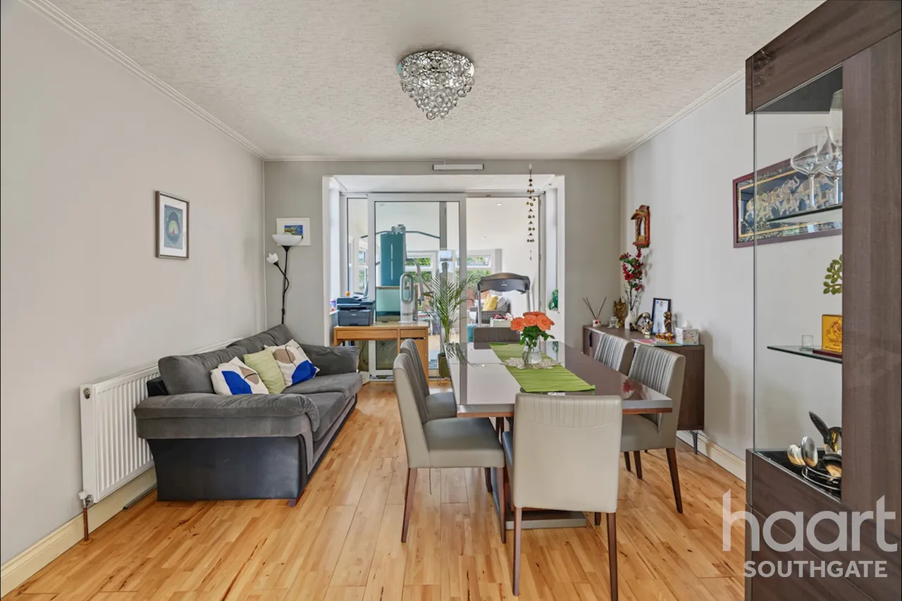 Chestnut Close, London, N14, photo 18