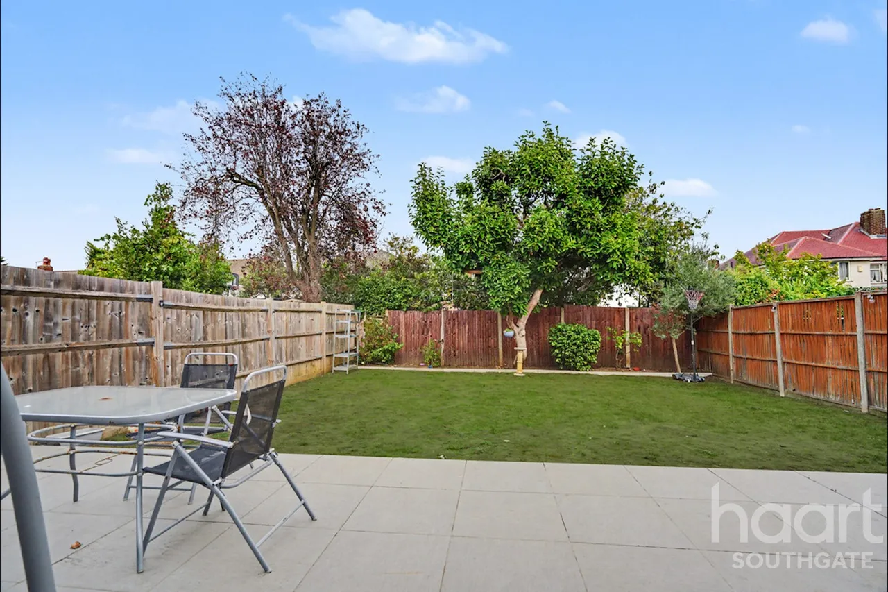 Chestnut Close, London, N14, photo 5