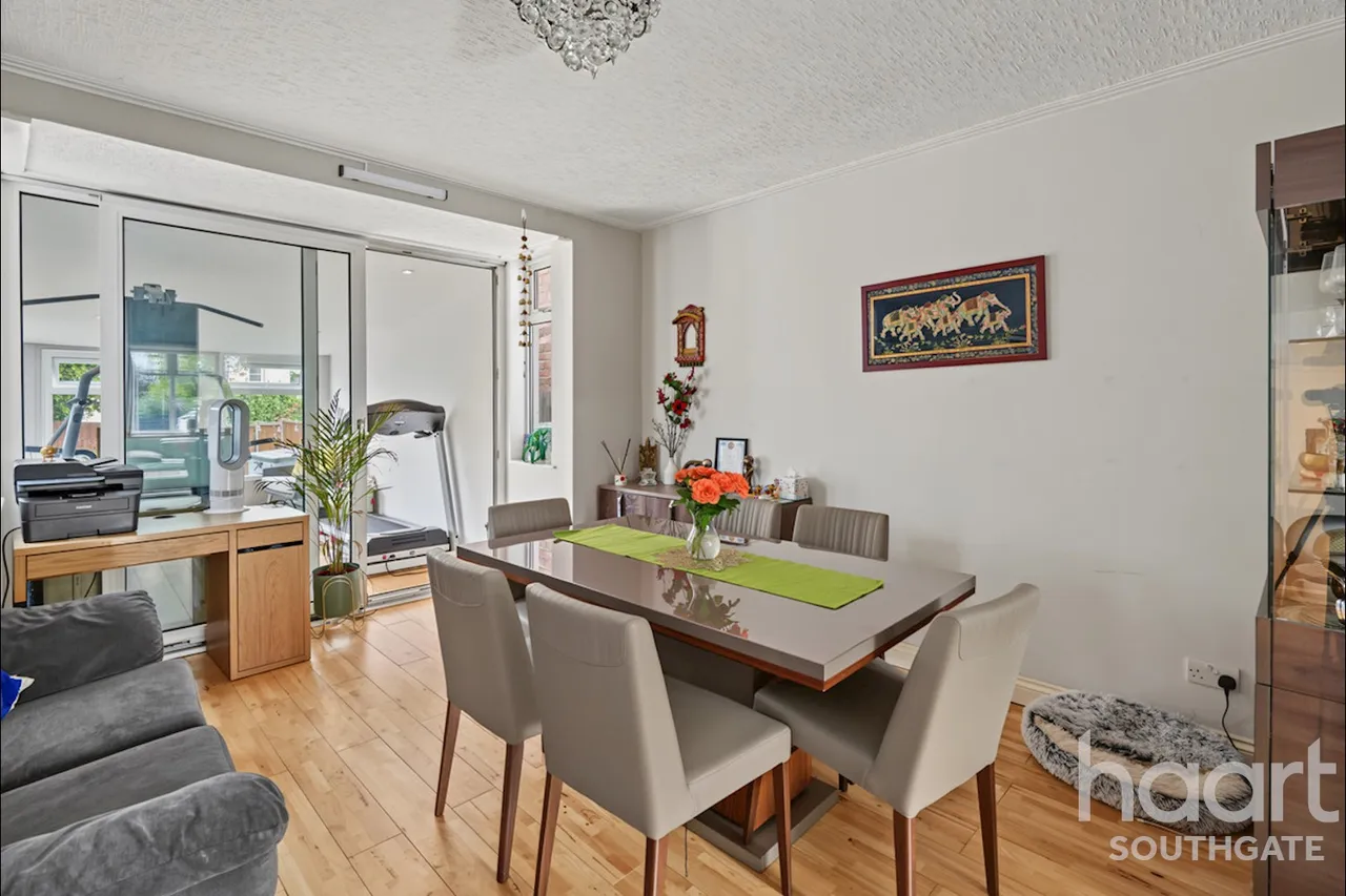 Chestnut Close, London, N14, photo 19